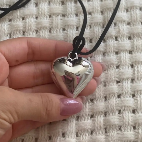 ⚜️[𝟯/$𝟮𝟴]⚜️NEW Large Acrylic Heart Lariat Necklace - Picture 5 of 15